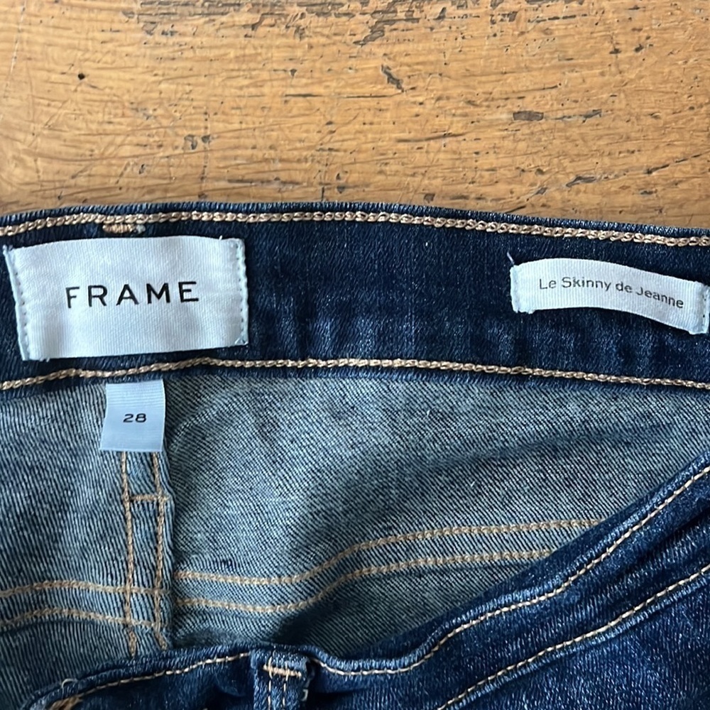 FRAME LE SKINNY DE JEANNE size 28 - Picture 3 of 4